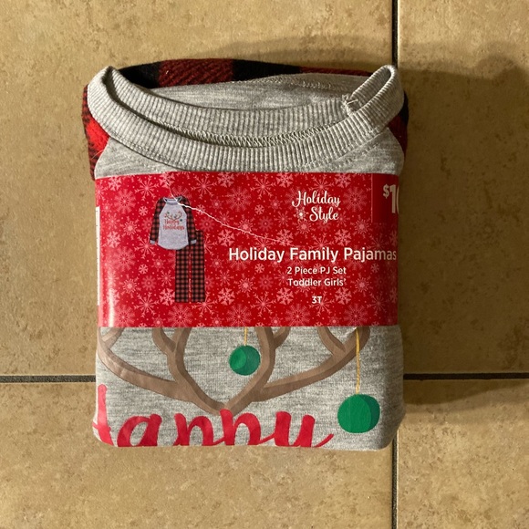 Holiday pajamas - Picture 1 of 3